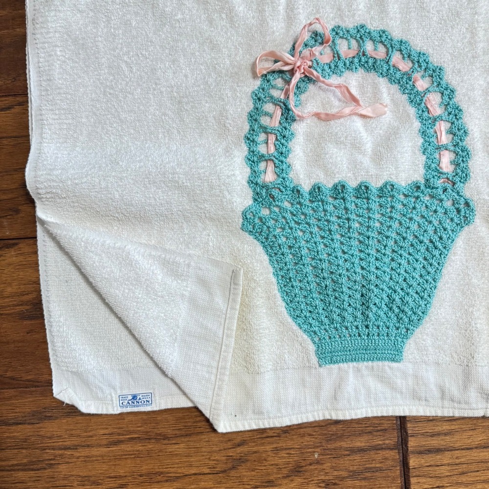 VTG Cannon White Hand Towel‎ Teal Crochet Basket Pink Ribbon Cottagecore 21x36"